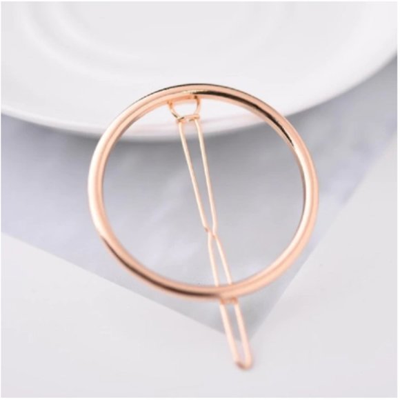 "Ring Around the Rosy" Minimalist Circle Clip - Picture 11 of 15